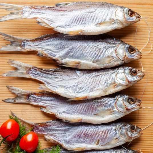 Getrocknete Schaben ohne Hülle. Klein, 15-20 cm (70-80g)